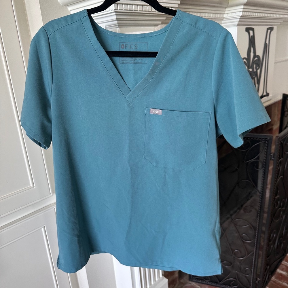 Figs Catarina Classic, Relaxed, V-Neck Scrub Top